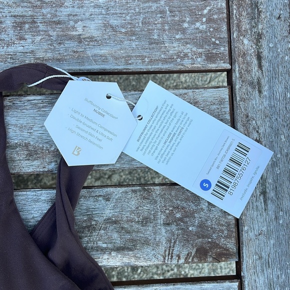 NWT - buffbunny - twist sport bra - size small - Picture 3 of 5